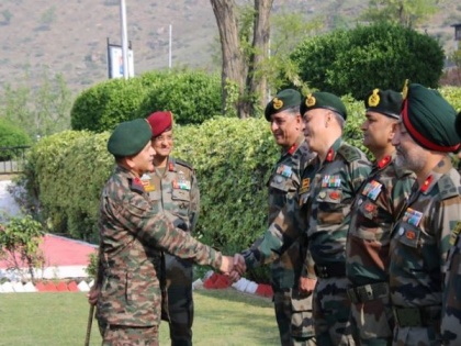 Northern Army Commander reviews security scenario in Kashmir valley | Northern Army Commander reviews security scenario in Kashmir valley