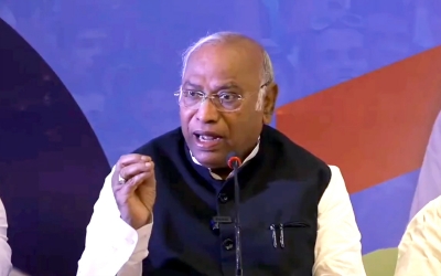 Kharge retracts 'poisonous snake' jibe at PM Modi; BJP riled | Kharge retracts 'poisonous snake' jibe at PM Modi; BJP riled