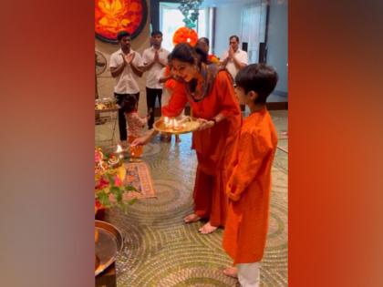 'Sowing seeds of faith': Shilpa Shetty performs aarti at home with her children | 'Sowing seeds of faith': Shilpa Shetty performs aarti at home with her children 'Sowing seeds of faith': Shilpa Shetty performs aarti at home with her children | 'Sowing seeds of faith': Shilpa Shetty performs aarti at home with her children