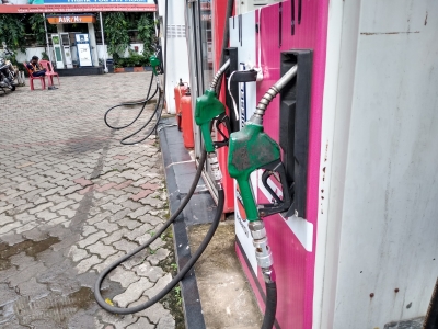 OMCs hold petrol, diesel price revision even as global crude rates rise | OMCs hold petrol, diesel price revision even as global crude rates rise