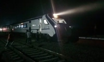 Vande Bharat train collides with cattle in Gujarat | Vande Bharat train collides with cattle in Gujarat