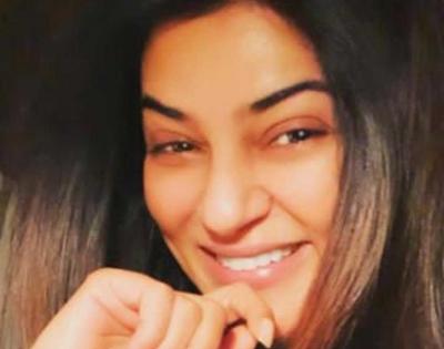 Sushmita Sen's daughter Renee set for debut in short film | Sushmita Sen's daughter Renee set for debut in short film Sushmita Sen's daughter Renee set for debut in short film | Sushmita Sen's daughter Renee set for debut in short film