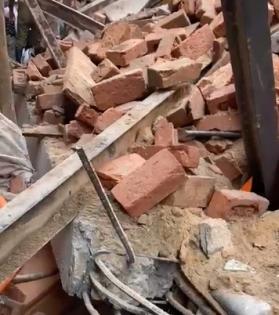 Labourer killed in Delhi wall collapse | Labourer killed in Delhi wall collapse