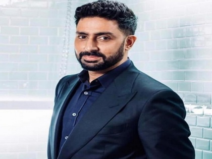 Abhishek Bachchan takes late night walk in hospital, talks about 'light at the end of the tunnel" | Abhishek Bachchan takes late night walk in hospital, talks about 'light at the end of the tunnel"