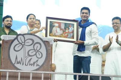 Mamata, Abhishek are incarnations of Ramakrishna, Vivekananda, says Trinamool spokesman | Mamata, Abhishek are incarnations of Ramakrishna, Vivekananda, says Trinamool spokesman Mamata, Abhishek are incarnations of Ramakrishna, Vivekananda, says Trinamool spokesman | Mamata, Abhishek are incarnations of Ramakrishna, Vivekananda, says Trinamool spokesman