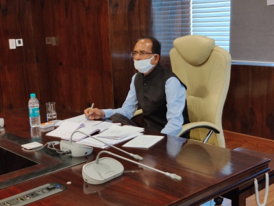 Postings of officials in M.P to be purely on merit: Chouhan | Postings of officials in M.P to be purely on merit: Chouhan