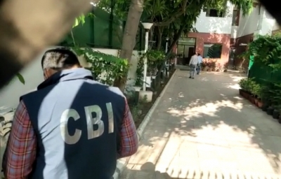 CBI raids Manish Sisodia's house in excise policy case | CBI raids Manish Sisodia's house in excise policy case