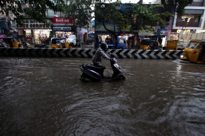 Chennai lashed with rainfall, many roads waterlogged | Chennai lashed with rainfall, many roads waterlogged Chennai lashed with rainfall, many roads waterlogged | Chennai lashed with rainfall, many roads waterlogged