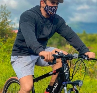 Salman posts bicycle ride photo, netizens recall hit and run case | Salman posts bicycle ride photo, netizens recall hit and run case