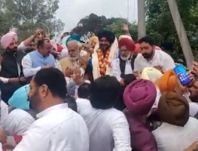 Cong leader Navjot Singh Sidhu walks out of Patiala jail | Cong leader Navjot Singh Sidhu walks out of Patiala jail