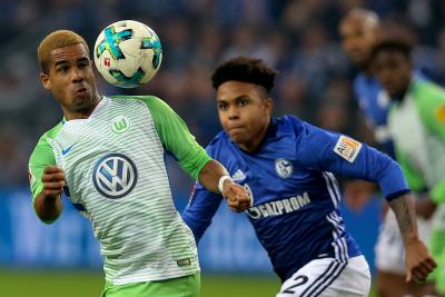 Schalke's McKennie stages armband protest during Bremen clash | Schalke's McKennie stages armband protest during Bremen clash