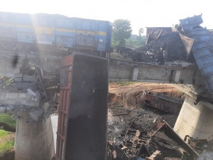 Goods train derails near Chhattisgarh- MP border | Goods train derails near Chhattisgarh- MP border