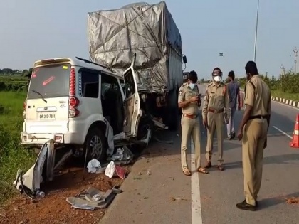 Three dead in road mishap in Andhra's Srikakulam | Three dead in road mishap in Andhra's Srikakulam
