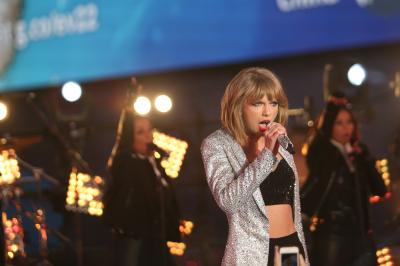 Taylor Swift donates $1mn for tornado affected | Taylor Swift donates $1mn for tornado affected