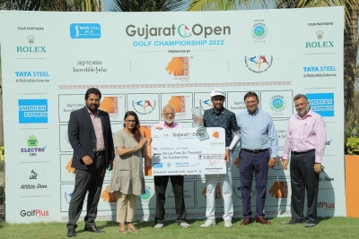 Karandeep Kochhar lifts Gujarat Open Golf trophy | Karandeep Kochhar lifts Gujarat Open Golf trophy