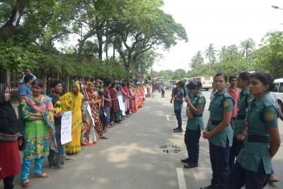 Bangladesh: Garment factory workers stage protest over suspension of employees | Bangladesh: Garment factory workers stage protest over suspension of employees