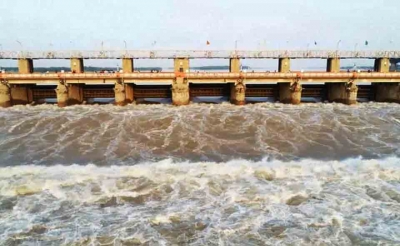 Andhra, Telangana deploy police at dams amid row | Andhra, Telangana deploy police at dams amid row