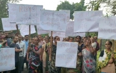 Girl commits suicide in Gujarat's Navsari district | Girl commits suicide in Gujarat's Navsari district Girl commits suicide in Gujarat's Navsari district | Girl commits suicide in Gujarat's Navsari district