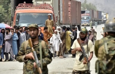 Taliban commander warns Pak against firing at Afghanistan | Taliban commander warns Pak against firing at Afghanistan