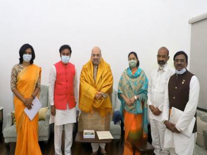 Telugu actress Vijaya Shanti meets Amit Shah, set to join BJP tomorrow | Telugu actress Vijaya Shanti meets Amit Shah, set to join BJP tomorrow