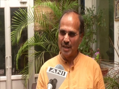 Adhir Ranjan Chowdhury turns his Delhi office into control room to assist migrant labourers | Adhir Ranjan Chowdhury turns his Delhi office into control room to assist migrant labourers