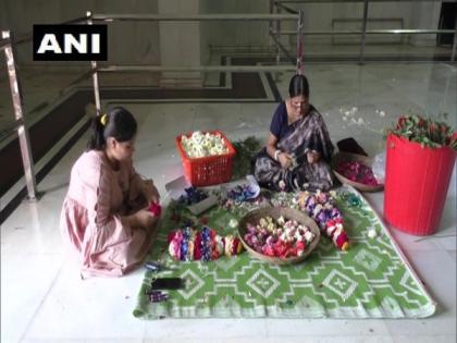 Volunteers ensure COVID-appropriate, eco-friendly arrangements at Surat ISKCON temple for Janmashtami | Volunteers ensure COVID-appropriate, eco-friendly arrangements at Surat ISKCON temple for Janmashtami