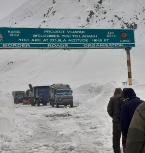 Srinagar-Leh highway made traffic-worthy after 30 days | Srinagar-Leh highway made traffic-worthy after 30 days Srinagar-Leh highway made traffic-worthy after 30 days | Srinagar-Leh highway made traffic-worthy after 30 days