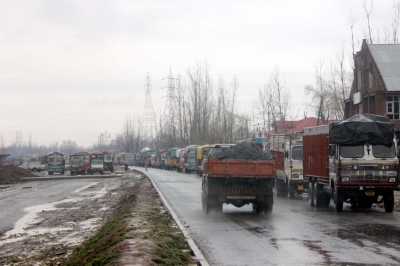 Traffic restored fully on Srinagar-Jammu highway | Traffic restored fully on Srinagar-Jammu highway Traffic restored fully on Srinagar-Jammu highway | Traffic restored fully on Srinagar-Jammu highway
