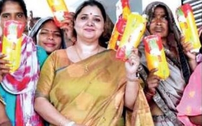 School teacher turns 'pad woman' in UP district | School teacher turns 'pad woman' in UP district