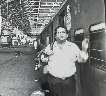 When Satish Kaushik used to work as a cashier | When Satish Kaushik used to work as a cashier When Satish Kaushik used to work as a cashier | When Satish Kaushik used to work as a cashier