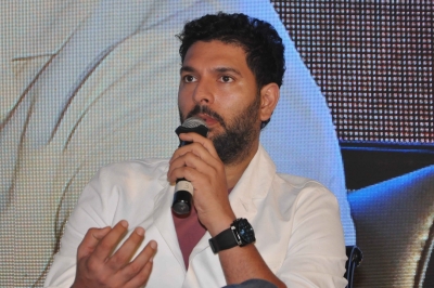 After first handshake with Sachin I rubbed them on body: Yuvraj | After first handshake with Sachin I rubbed them on body: Yuvraj