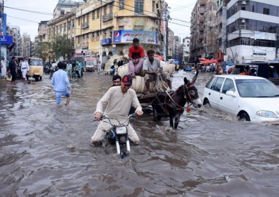 20 killed as torrential rains cause havoc in Pakistan's Karachi | 20 killed as torrential rains cause havoc in Pakistan's Karachi
