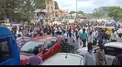 Massive protest in K'taka demanding justice for Tumakuru rape victim | Massive protest in K'taka demanding justice for Tumakuru rape victim