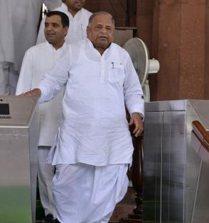CMs of Telugu states mourn Mulayam Singh's demise | CMs of Telugu states mourn Mulayam Singh's demise CMs of Telugu states mourn Mulayam Singh's demise | CMs of Telugu states mourn Mulayam Singh's demise