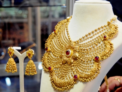 Gold futures near Rs 48K/10 gm, silver above Rs 70K/kg | Gold futures near Rs 48K/10 gm, silver above Rs 70K/kg