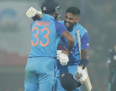 2nd T20I: India survive spin scare to beat New Zealand by 6 wickets, level series 1-1 | 2nd T20I: India survive spin scare to beat New Zealand by 6 wickets, level series 1-1