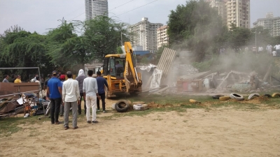 MCG removes encroachments from Gurugram-Faridabad road | MCG removes encroachments from Gurugram-Faridabad road