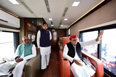 Battle for UP: Akhilesh files nomination from Karhal | Battle for UP: Akhilesh files nomination from Karhal