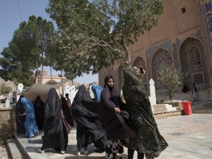 Afghanistan: Woman journalist turns street vendor to support her family amid economic turmoil | Afghanistan: Woman journalist turns street vendor to support her family amid economic turmoil