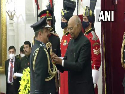 Air Force chief, Navy chief designate receive Param Vishisht Seva Medal | Air Force chief, Navy chief designate receive Param Vishisht Seva Medal