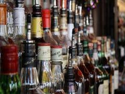 Liquor stolen from a wine shop in Delhi | Liquor stolen from a wine shop in Delhi
