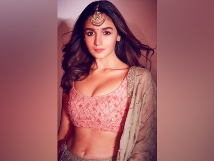Alia receives heartwarming wishes from family, friends as she turns 27 | Alia receives heartwarming wishes from family, friends as she turns 27