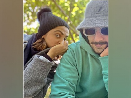 Ranveer Singh shares adorable selfie with Deepika Padukone | Ranveer Singh shares adorable selfie with Deepika Padukone