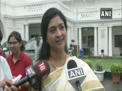 Marshaled out of Assembly for raising issues of patients: Alka Lamba | Marshaled out of Assembly for raising issues of patients: Alka Lamba