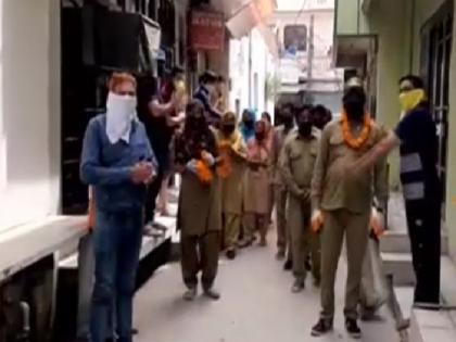 Locals garland, shower flowers on sanitation workers in Ambala | Locals garland, shower flowers on sanitation workers in Ambala