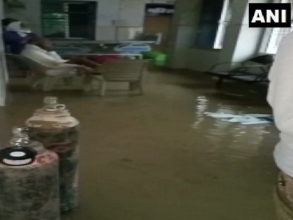 Chhattisgarh: COVID-19 ward flooded in Ambikapur Medical College due to heavy rains | Chhattisgarh: COVID-19 ward flooded in Ambikapur Medical College due to heavy rains