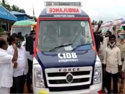 Andhra Minister launches new 108, 104 ambulances in Machilipatnam | Andhra Minister launches new 108, 104 ambulances in Machilipatnam