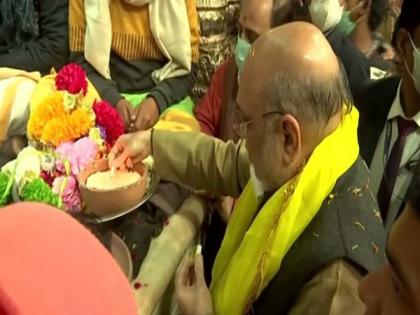 Amit Shah offers prayers at Banke Bihari Temple in UP's Mathura | Amit Shah offers prayers at Banke Bihari Temple in UP's Mathura