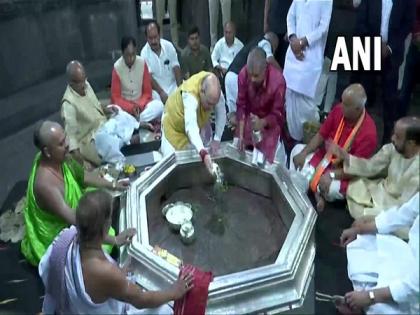 Union Home Minister Amit Shah offers prayers at Vishnupad Temple in Gaya | Union Home Minister Amit Shah offers prayers at Vishnupad Temple in Gaya