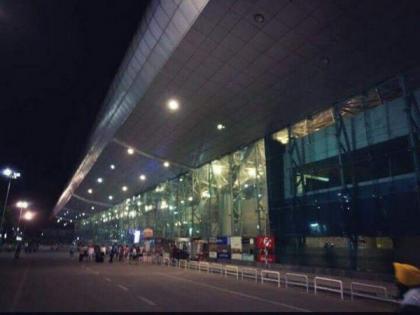 Kin of passengers arriving from UK create row at Amritsar airport over mandatory COVID-19 test | Kin of passengers arriving from UK create row at Amritsar airport over mandatory COVID-19 test Kin of passengers arriving from UK create row at Amritsar airport over mandatory COVID-19 test | Kin of passengers arriving from UK create row at Amritsar airport over mandatory COVID-19 test